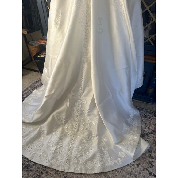 Martina Liana White Wedding Dress - Picture 12 of 16